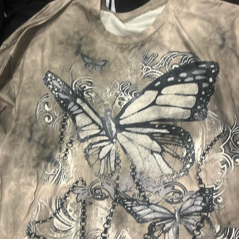 T-shirt with butterflies size XXL